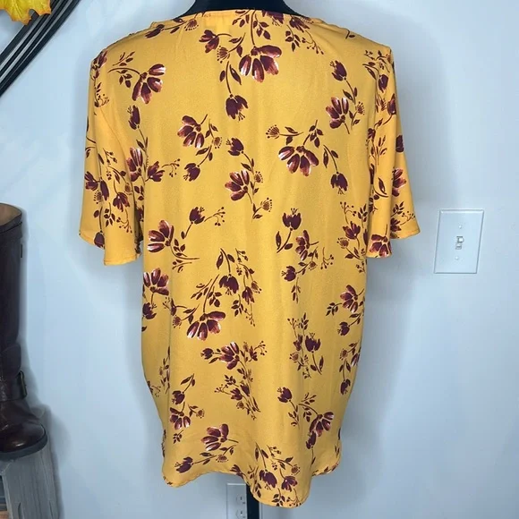C.C Golden Yellow Flowy Floral Top w/ Crisscross - Size Large - Picture 8 of 12